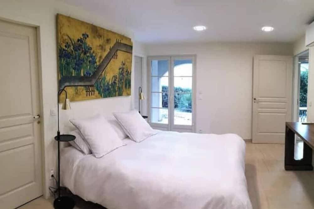 Foto 2 von 18: Large apartment in villa with garden and pool