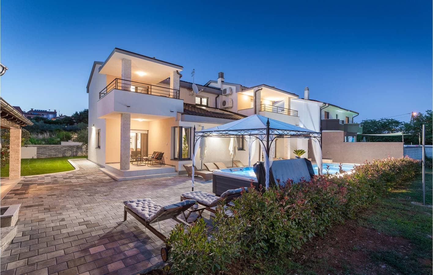 Geräumige Ferienwohnung mit Pool, WLAN und Parkplatz – 1,5 km vom Strand entfernt 1