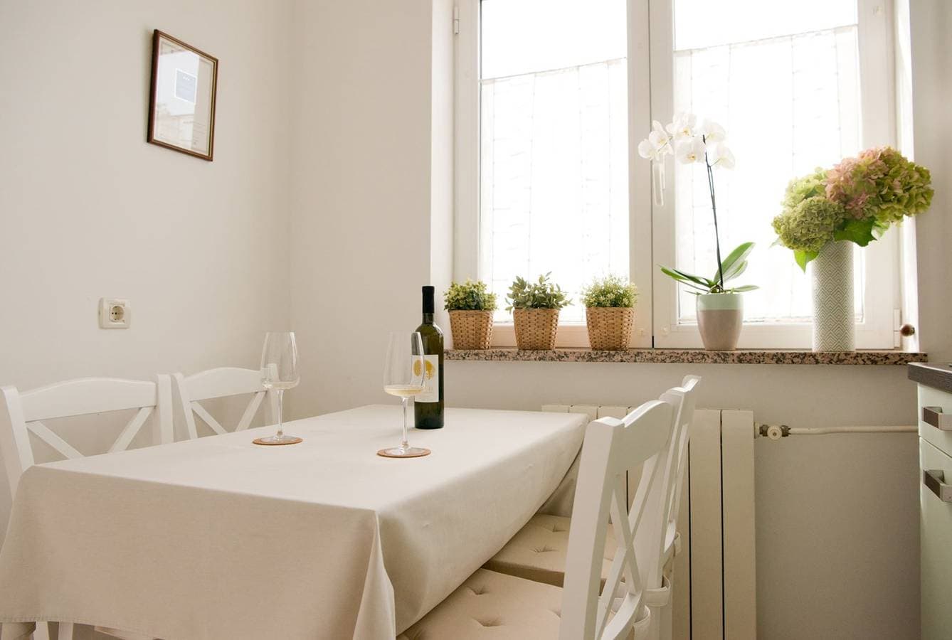 Foto 10 von 26: Ein-Zimmer-Ferienwohnung Sandra II mit Terrasse und Gartenblick