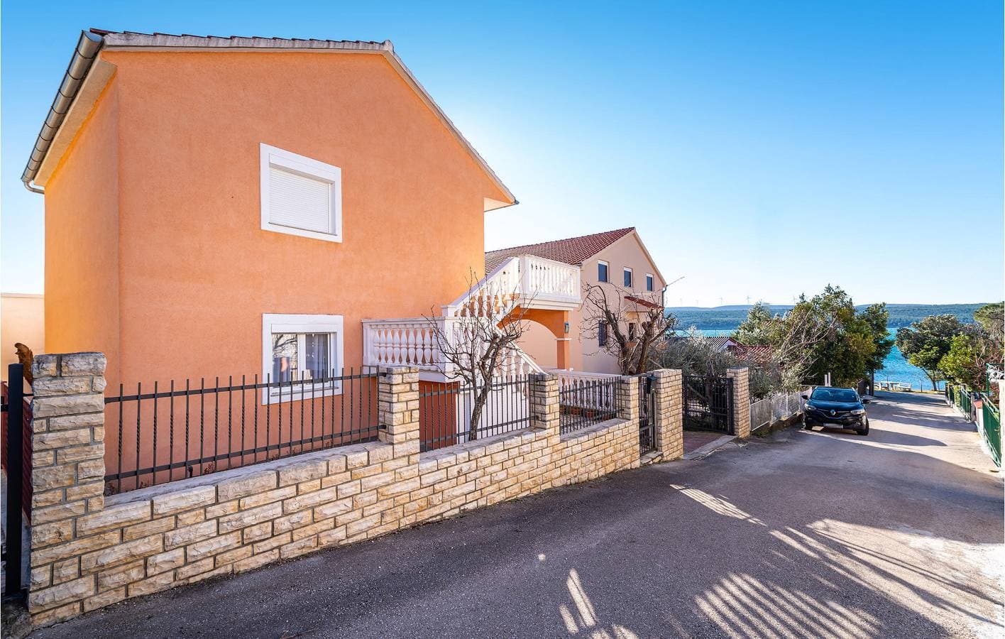 Urlaub am Meer: Luftiges Apartment mit Meerblick und moderner Ausstattung 1