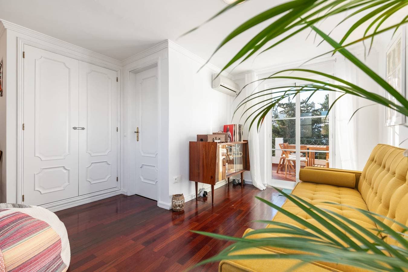 Foto 2 von 47: Casa Verde - Traditional Townhouse