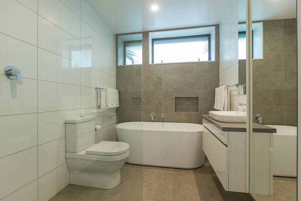 Foto 12 von 18: Neue moderne Wohnung mit Blick auf die Bucht von Hekerua