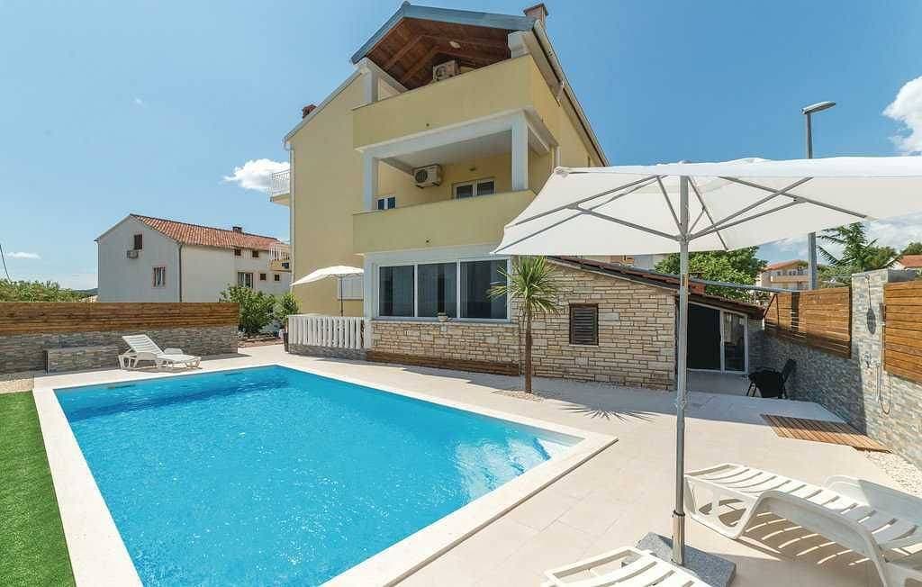 Ferienwohnung für 2 Gäste mit Terrasse & Gemeinschaftspool - nur 150m zum Strand 1