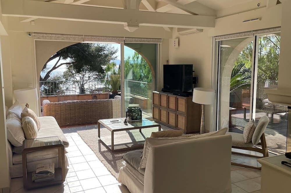 Foto 8 von 18: Villa With Sea View And Pool 100M From The Beach