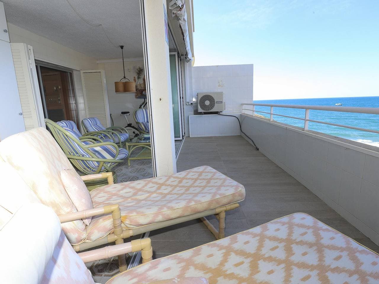 Foto 10 von 28: Salou: Évasion de Rêve Face à la Mer avec Terrasse, Piscine et Parking Privé
