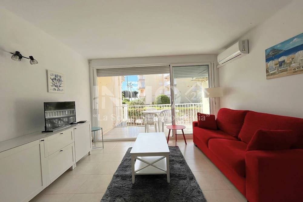 Foto 7 von 12: 1st line of beach, sea views, Llosa area