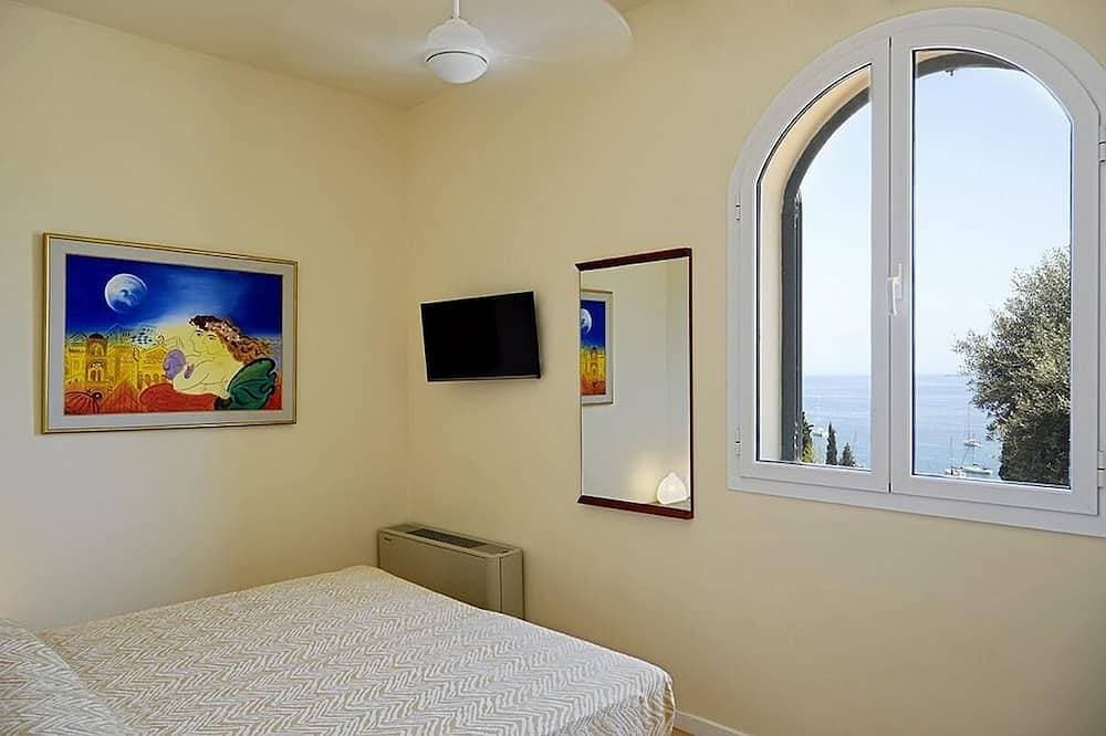 Foto 2 von 24: Geräumige Villa, Meerblick, Infinity-Pool, Whirlpool, Fitnessraum, Dampfbad 10 Minuten zu Fuß zum Kommeno Beach!