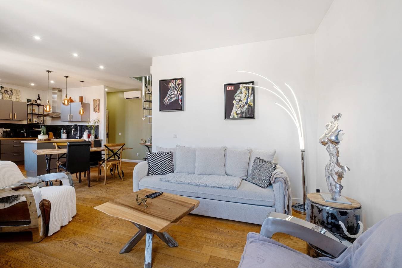 Foto 11 von 27: Klimatisiertes Duplex mit Parkplatz und Ladestation