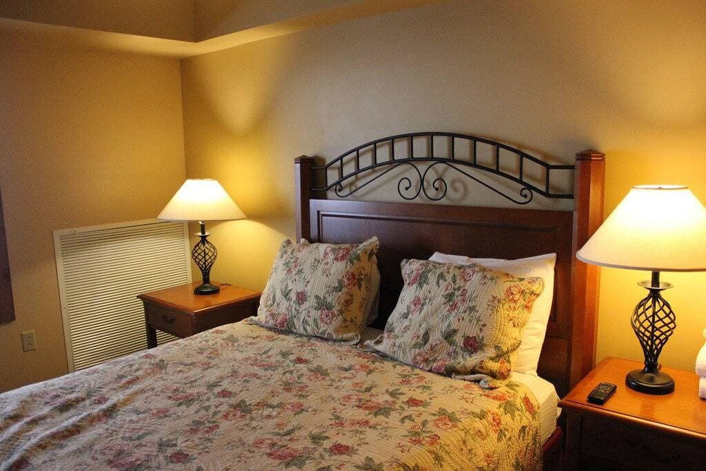 Highland House, Central Village, Overlooks slopes, sky stage, balcony 1