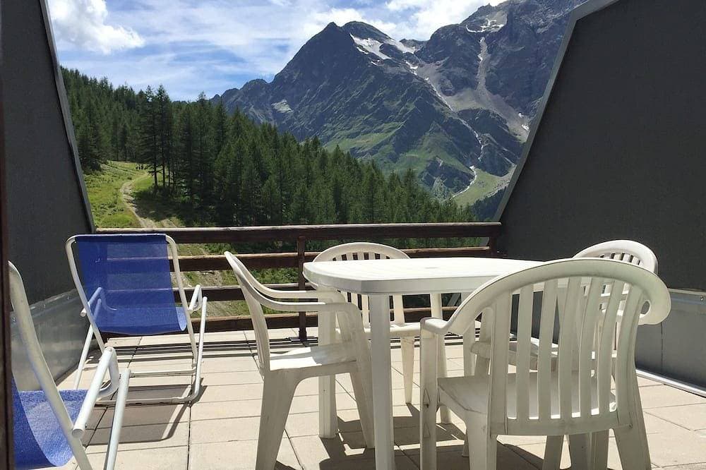Foto 11 von 12: Panoramische Zwei-Zimmer-Wohnung mit Terrassen in Cervinia. Blick auf die Skipisten. WLAN inklusive.