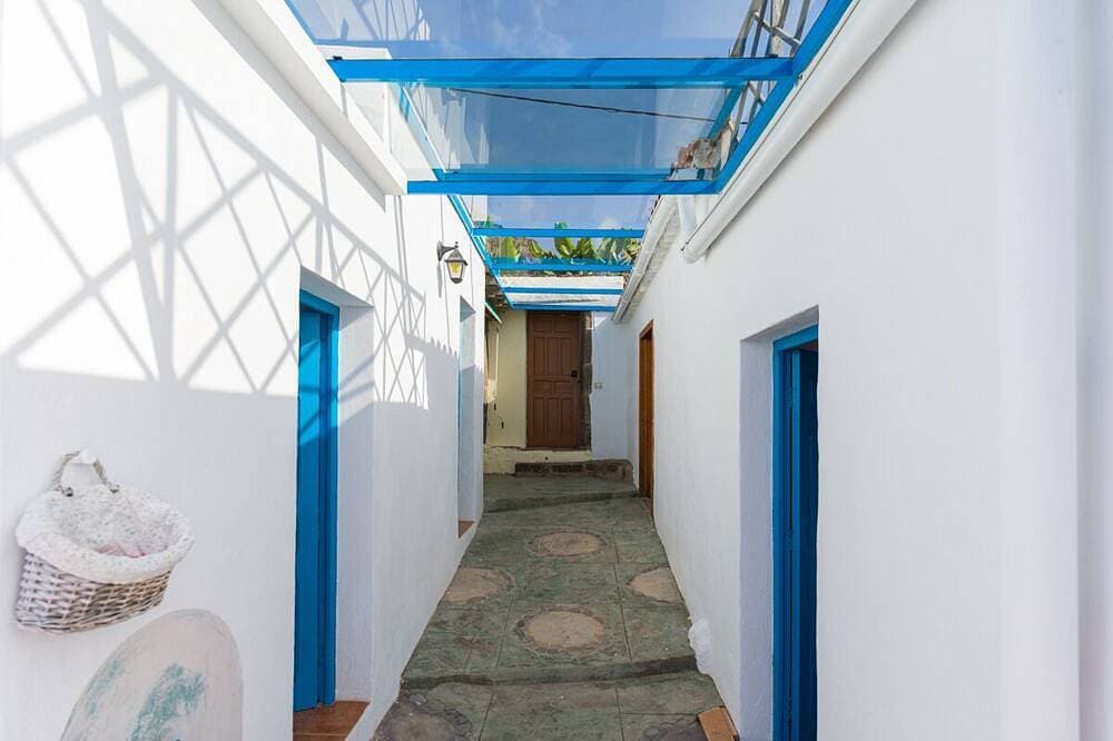 Foto 9 von 26: Traditionelles kanarisches Haus, am Wasser.