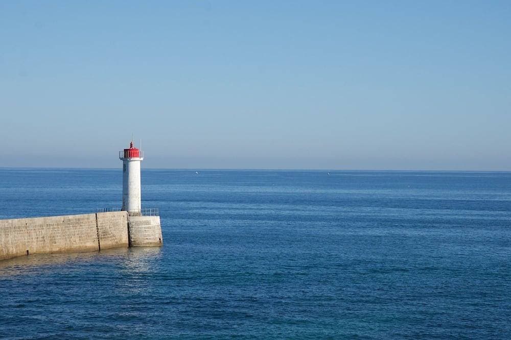 Duplex with terrace overlooking the bay and the large beach 20m away 1