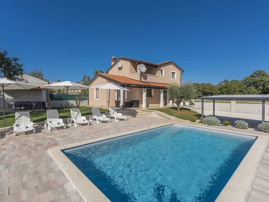 Foto 4 von 20: Villa in Tinjan mit Schwimmbecken