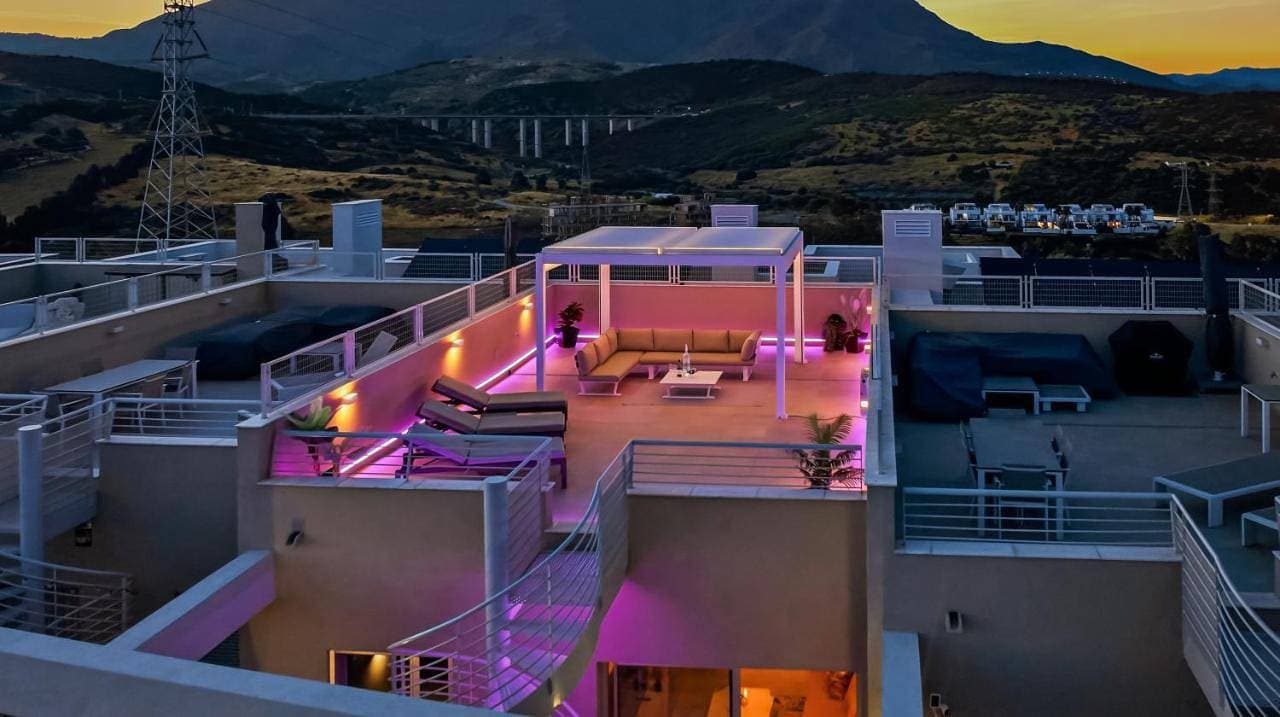 Foto 7 von 78: Two-Bedroom Apartment with Balcony and Terrace
