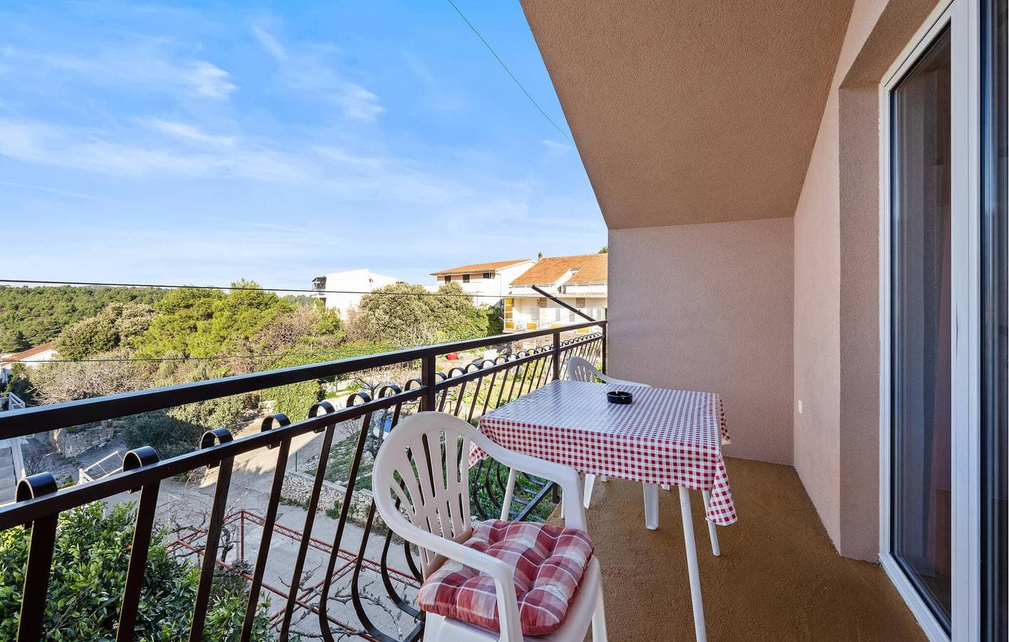 Foto 10 von 26: Apartment am Meer mit Terrasse, Küche und Parkplatz – 700 m vom Camp Vala entfernt