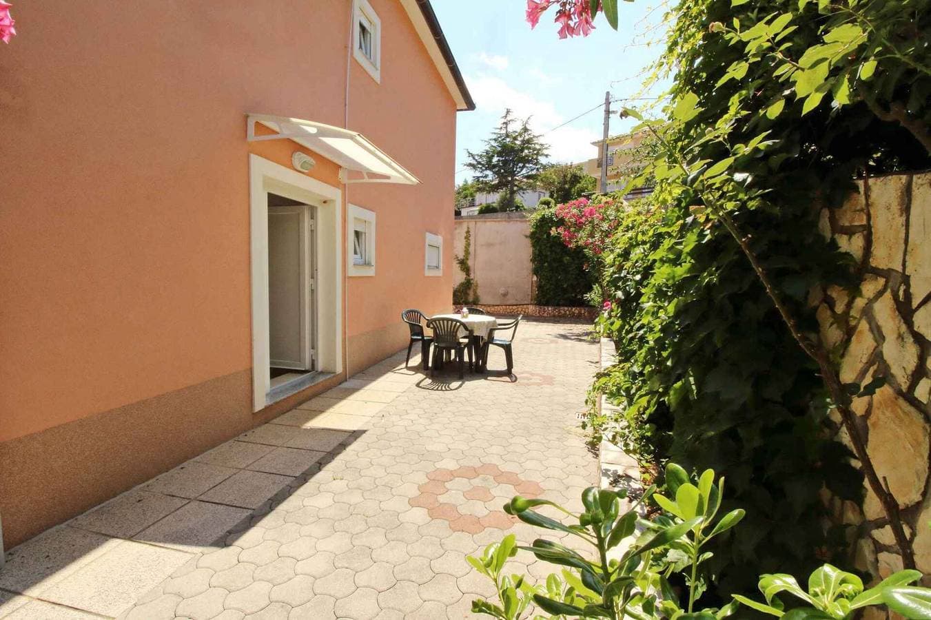 Foto 4 von 22: Ferienwohnung mit Klimaanlage und Terrasse