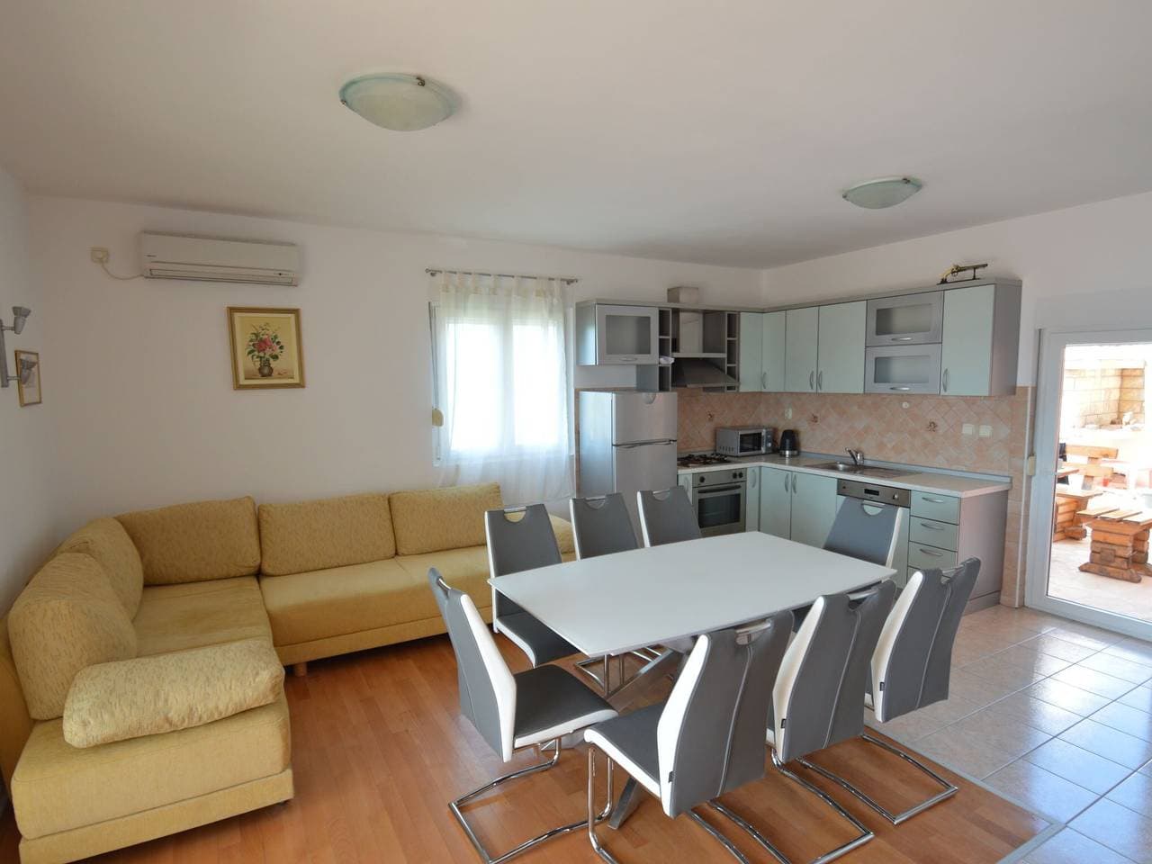 Foto 3 von 39: Geräumiges Ferienhaus in Maslenica