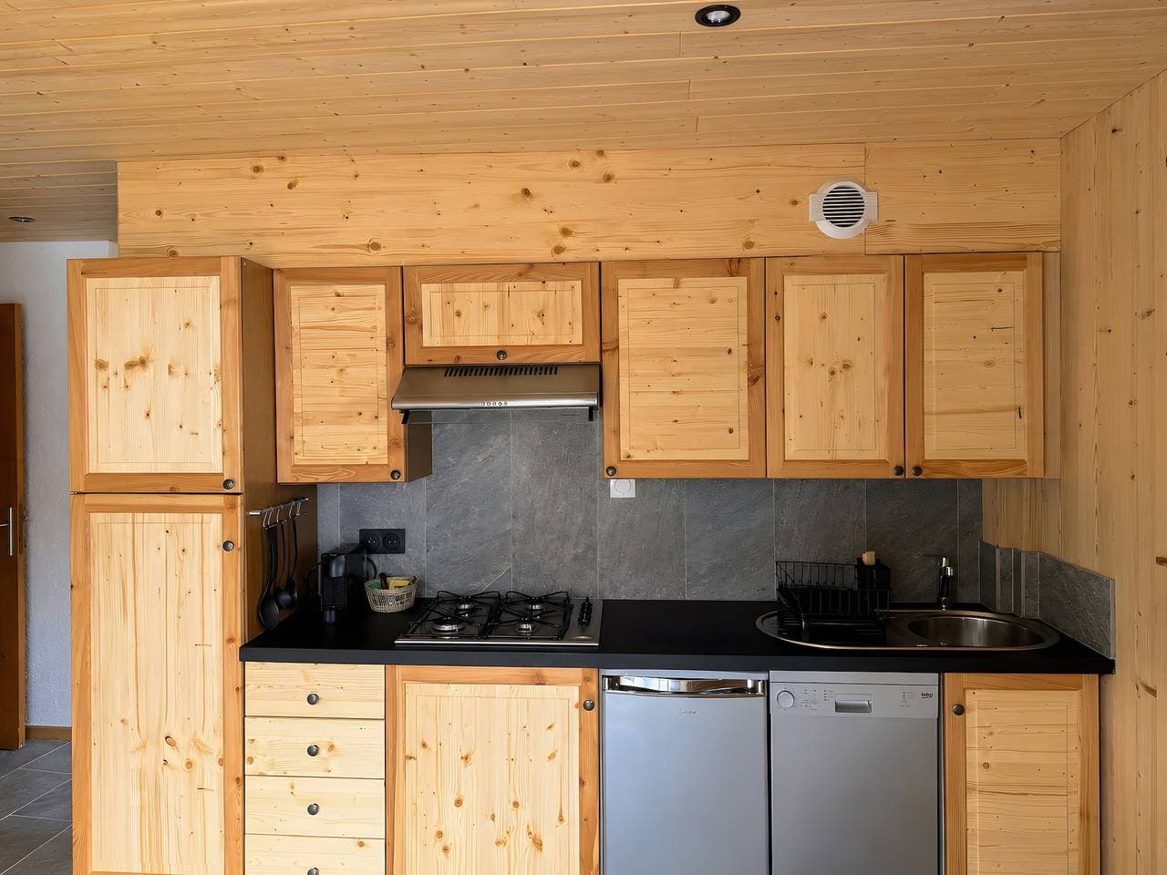 Foto 3 von 17: Ferienwohnung "L'edelweiss" mit Bergblick, privater Terrasse und WLAN