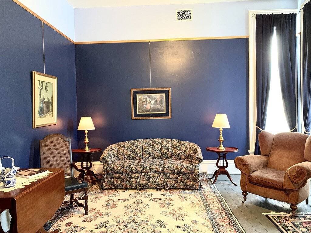 Foto 9 von 13: Historic Mansion, Minutes from Downtown
