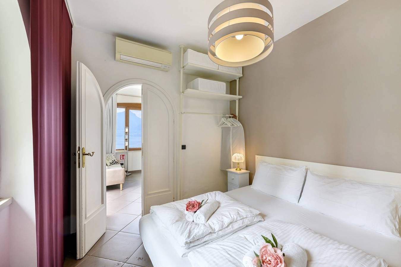 Foto 13 von 25: Ferienwohnung "Residenz La Mignon Oleandri" mit Blick auf den See, Bergblick und Garten