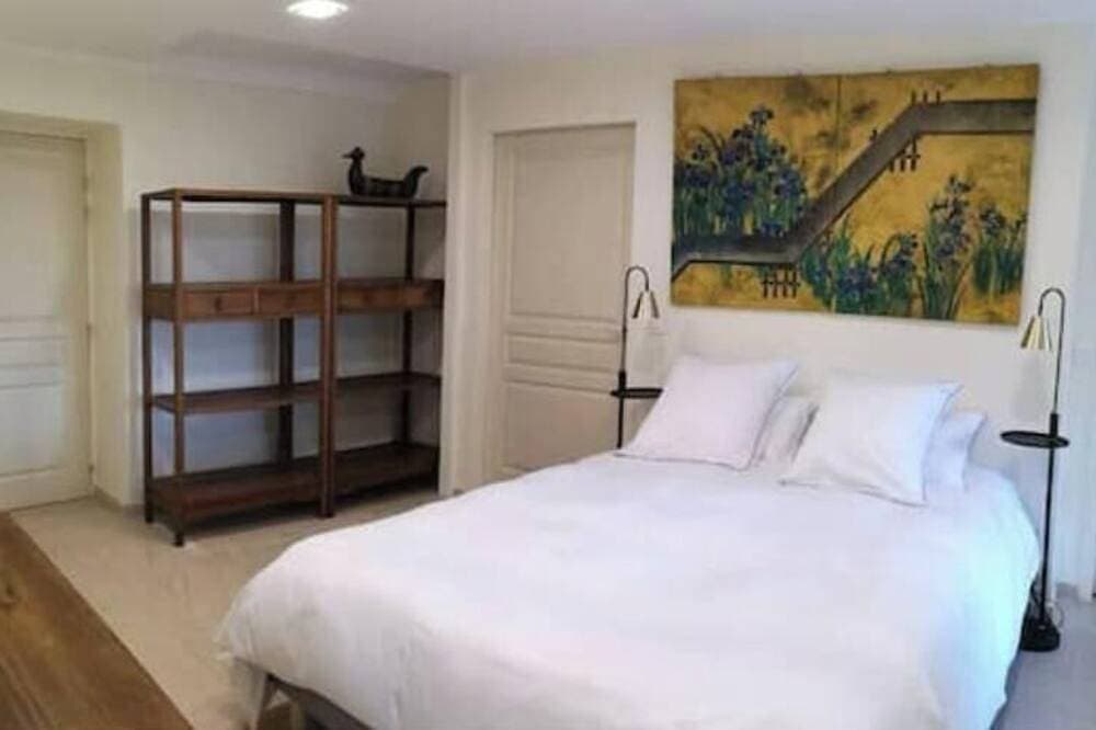 Foto 3 von 18: Large apartment in villa with garden and pool