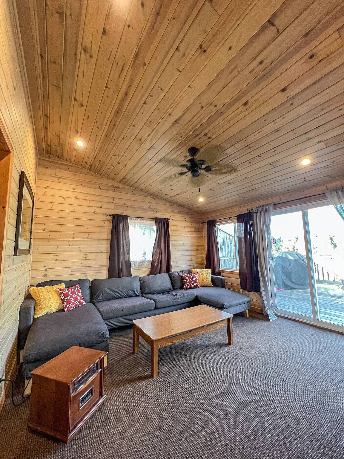Foto 12 von 38: Black Bear Cottage im Ahmic Lake Resort