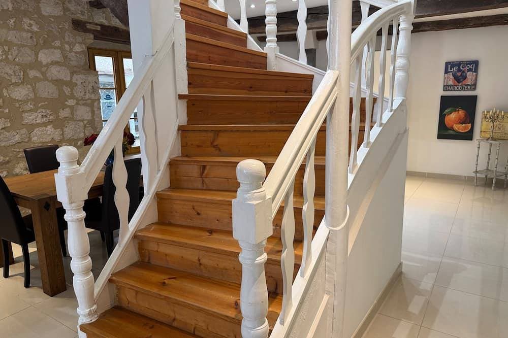 Foto 7 von 11: Maison Girasol, Sleeps 4 w/ Pets On Request