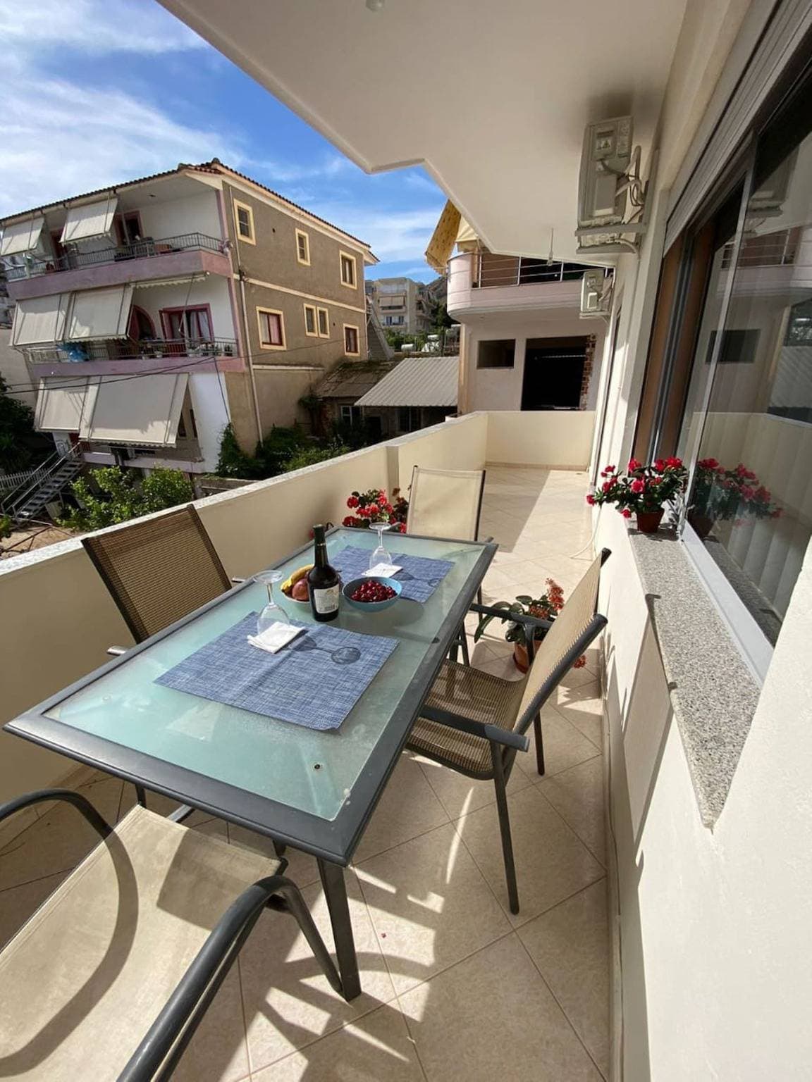 Foto 11 von 42: Ferienwohnung für 6 Personen mit Balkon