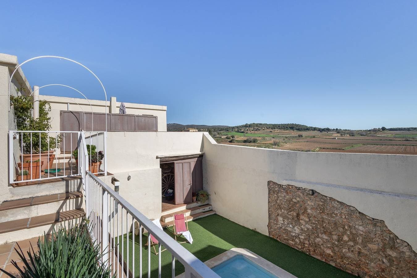 Foto 2 von 38: Finca 'Cal Cabrer' mit Bergblick, Privatem Pool und Wi-Fi