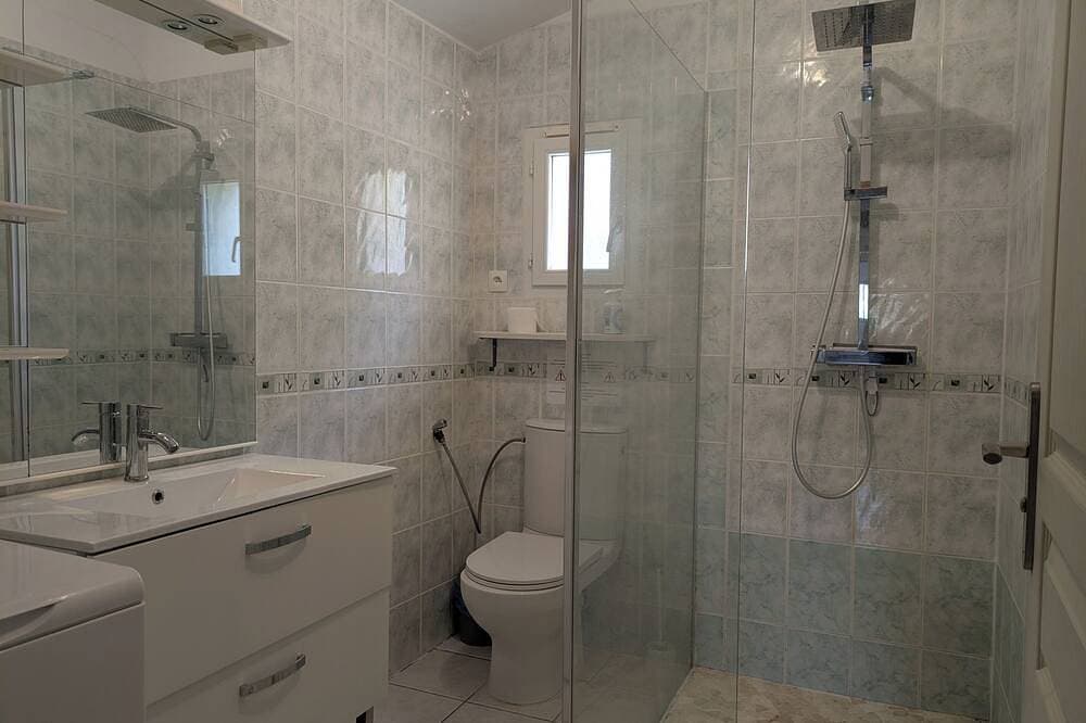 Foto 2 von 17: Large, relaxing gîte full of charm surrounded by olive trees - Pets welcome