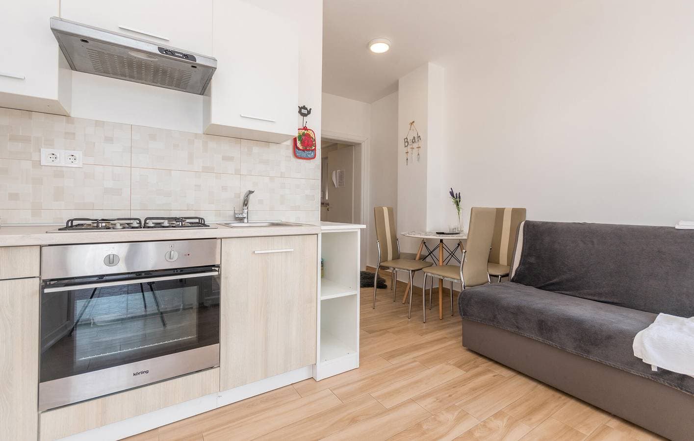 Foto 6 von 16: Apartment mit Meerblick, Terrasse, Parkplatz und WLAN, 700 m vom Strand entfernt