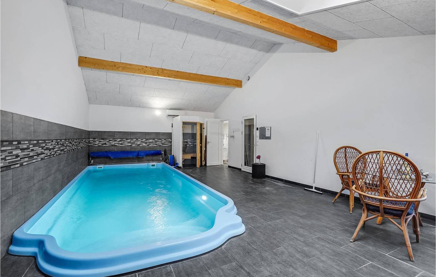 Foto 3 von 33: Ferienhaus für 8 Personen mit Pool