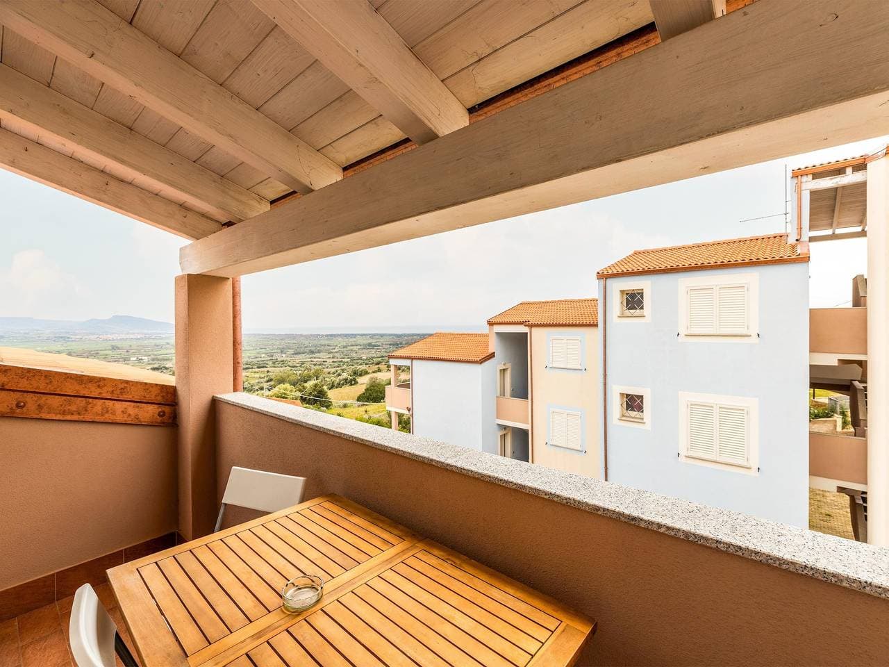 Foto 3 von 32: Dachgeschoss mit Terrasse und Schwimmbad