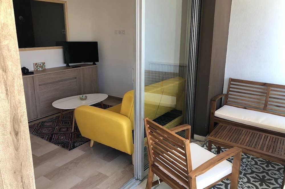 Charmantes, renoviertes 2-Zimmer-Apartment mit großer Terrasse und freiem Blick in Cannes 1
