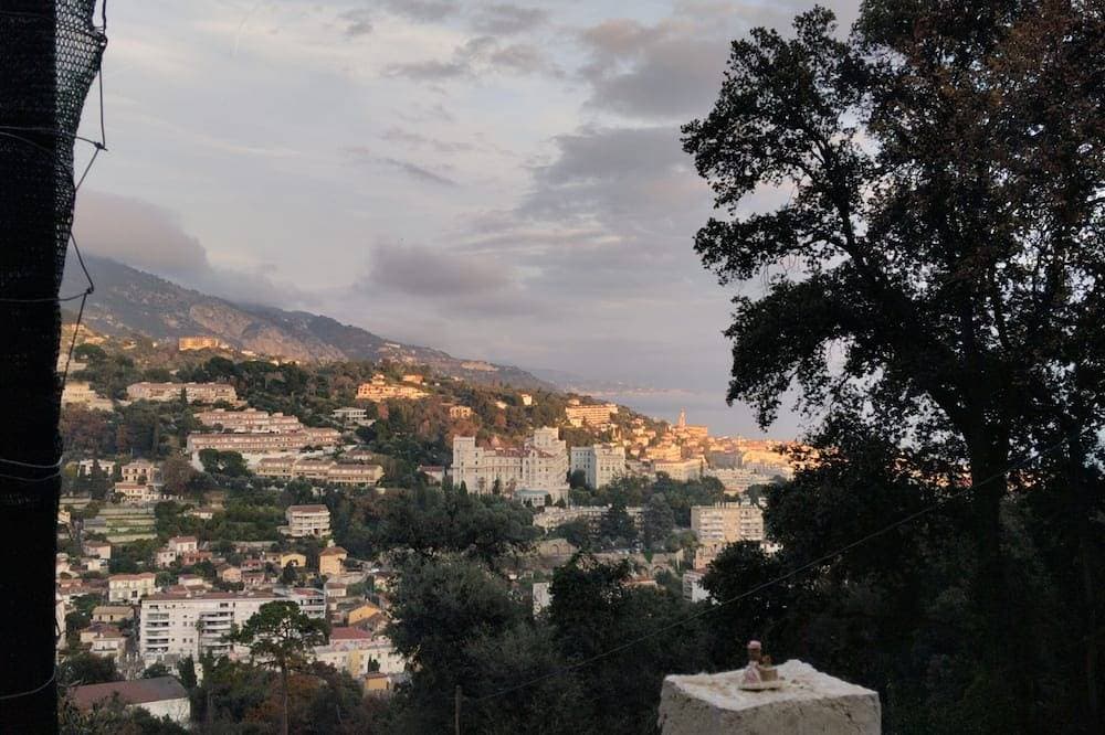 Nature corner in Menton. Serenity and comfort at the gateway to the city. 1