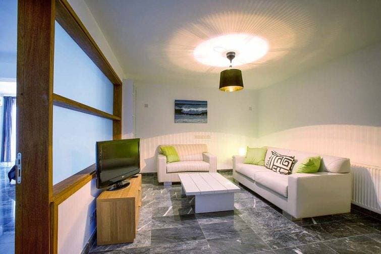 Foto 12 von 32: Villa für 6 Personen mit Balkon