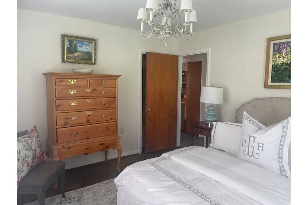 Foto 12 von 25: Lewisburg's Southern Bell, a charming Bungalow that's blocks from downtown!