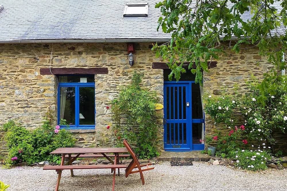 Traditional Farmhouse Gite at the heart of Brittany (Sleeps 6 in 3 Bedrooms) 1