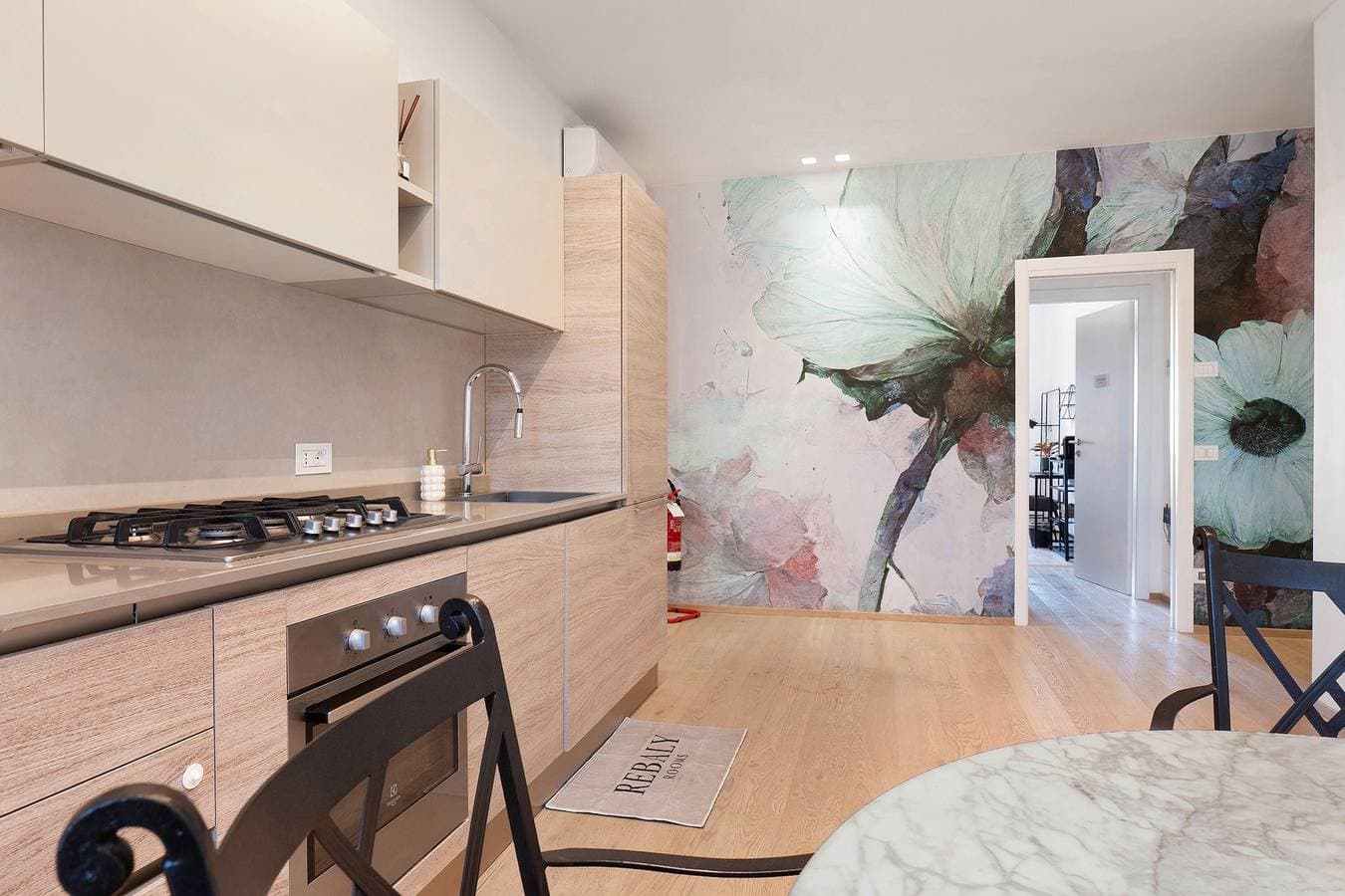 Foto 8 von 28: Suite Verona – WLAN & Klimaanlage, Helle Suite mit Ausblick