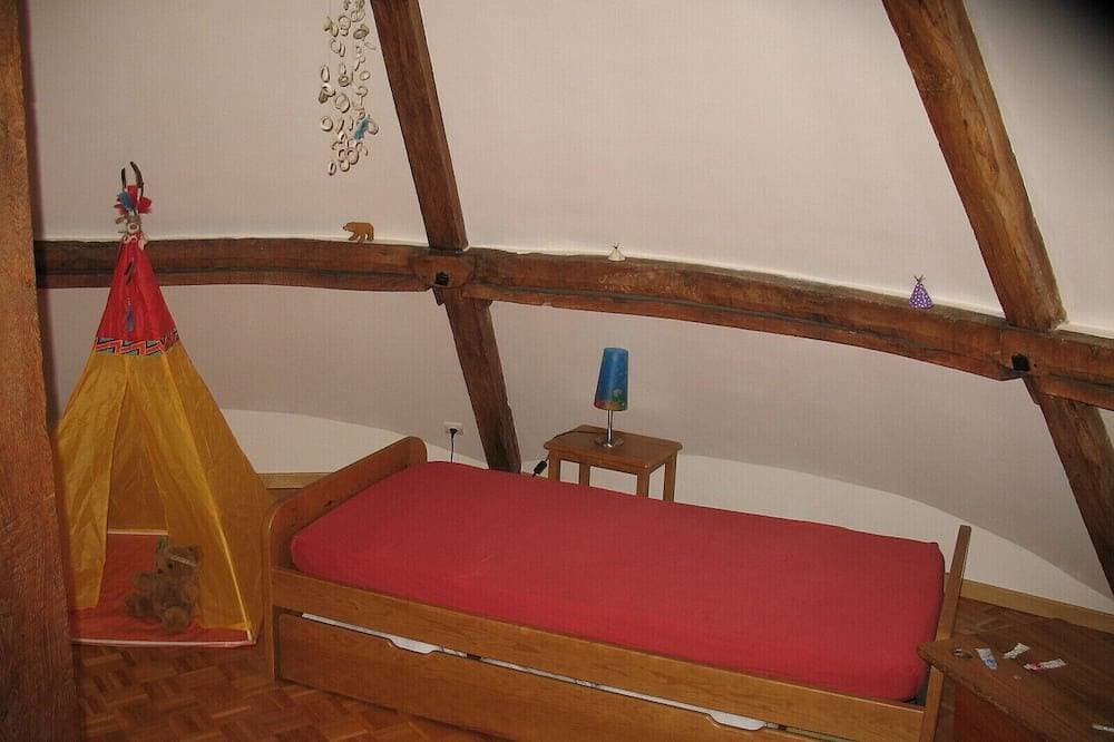 Foto 6 von 30: Gite den Frühling, rundes Haus, Ruhe, großer Garten, Spiele, Haustiere willkommen.