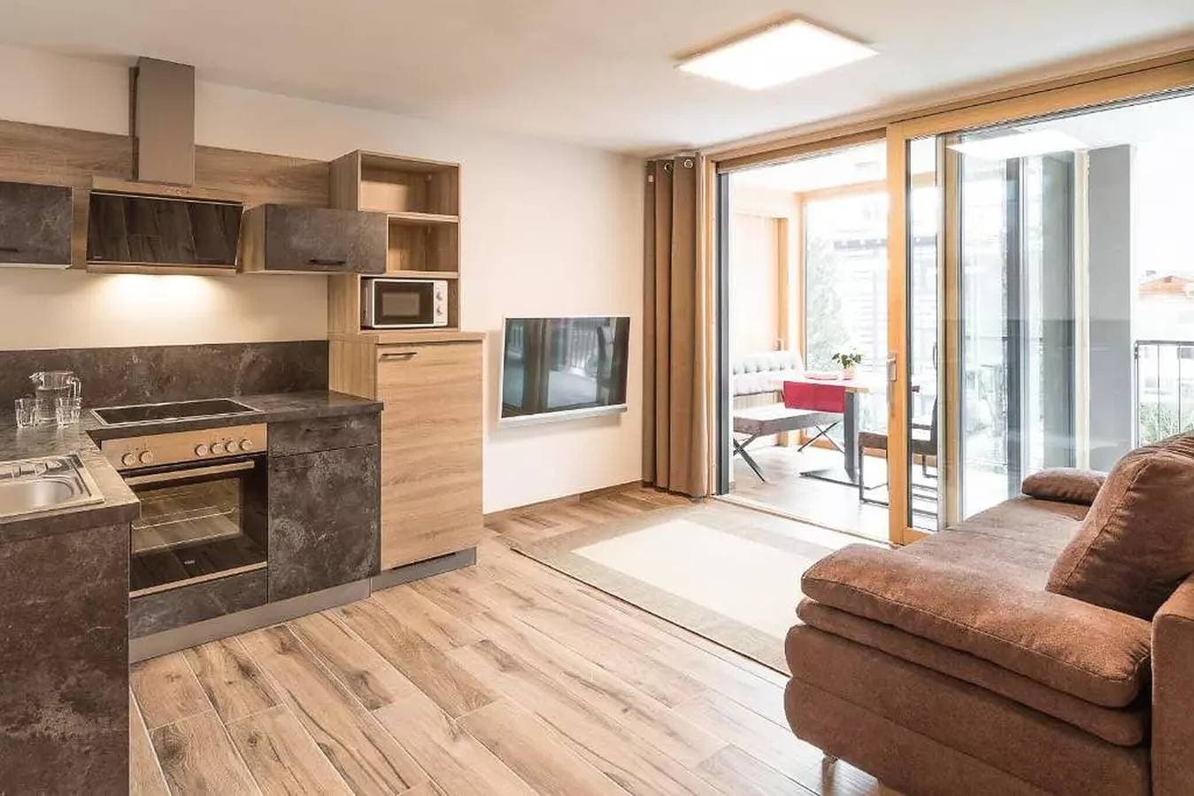 Foto 3 von 15: Ferienwohnung 'Superior Xl- 2 Left' mit Bergblick, Gemeinschaftspool und WLAN