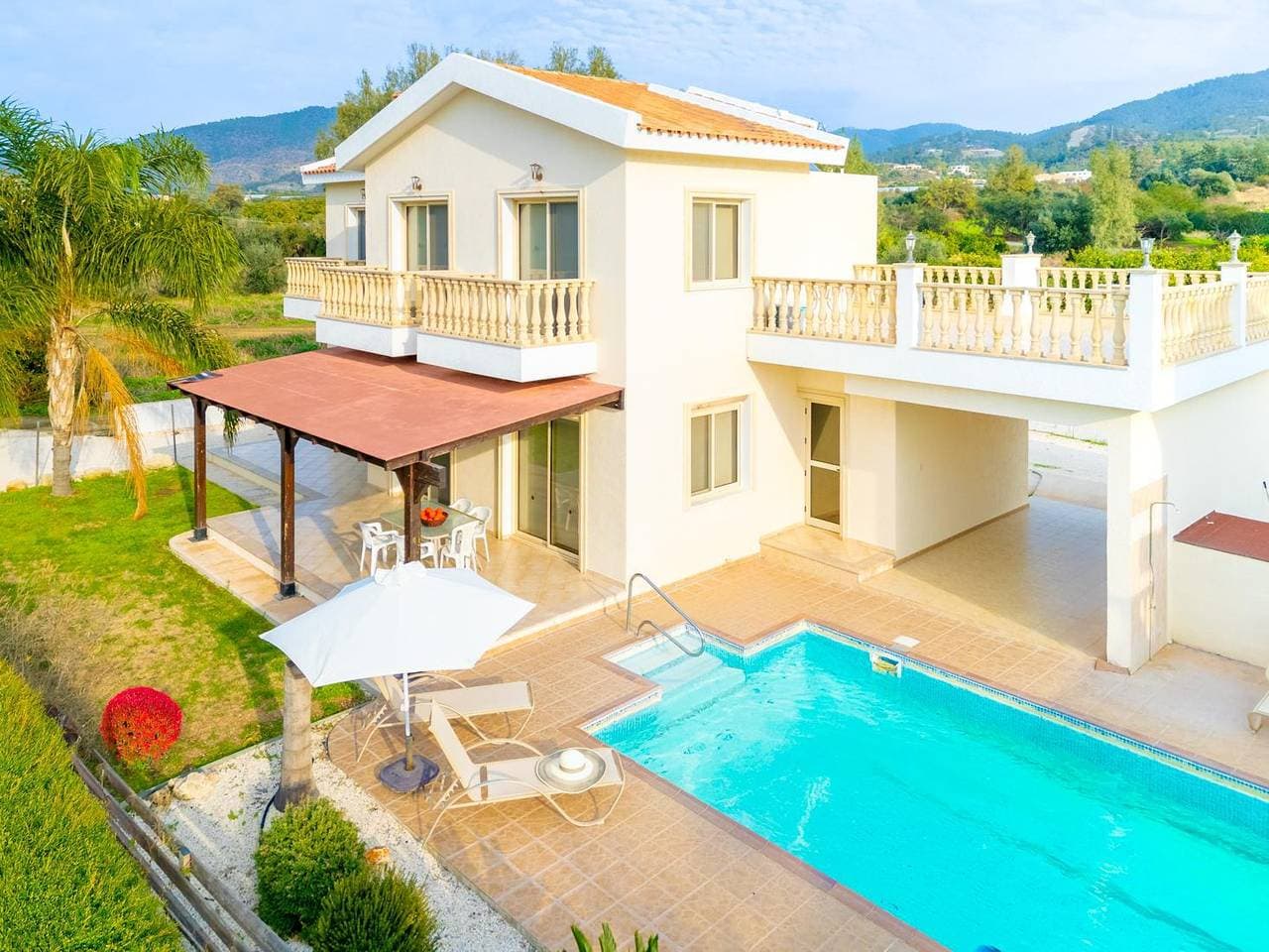 Foto 3 von 33: Villa für 9 Personen mit Terrasse