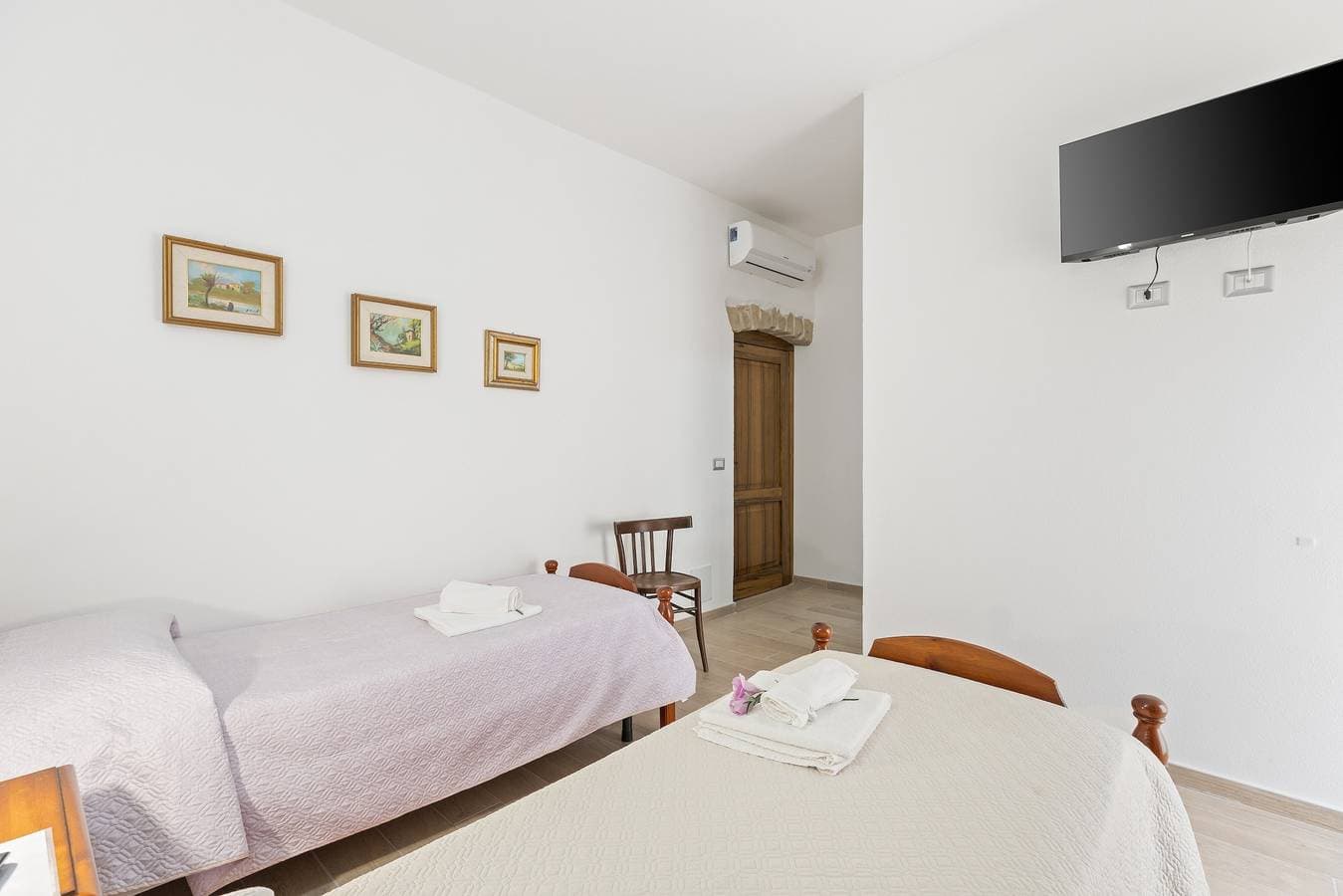 Foto 7 von 34: Zimmer 'Clio' mit Gemeinschaftsterrasse, WLAN und Klimaanlage