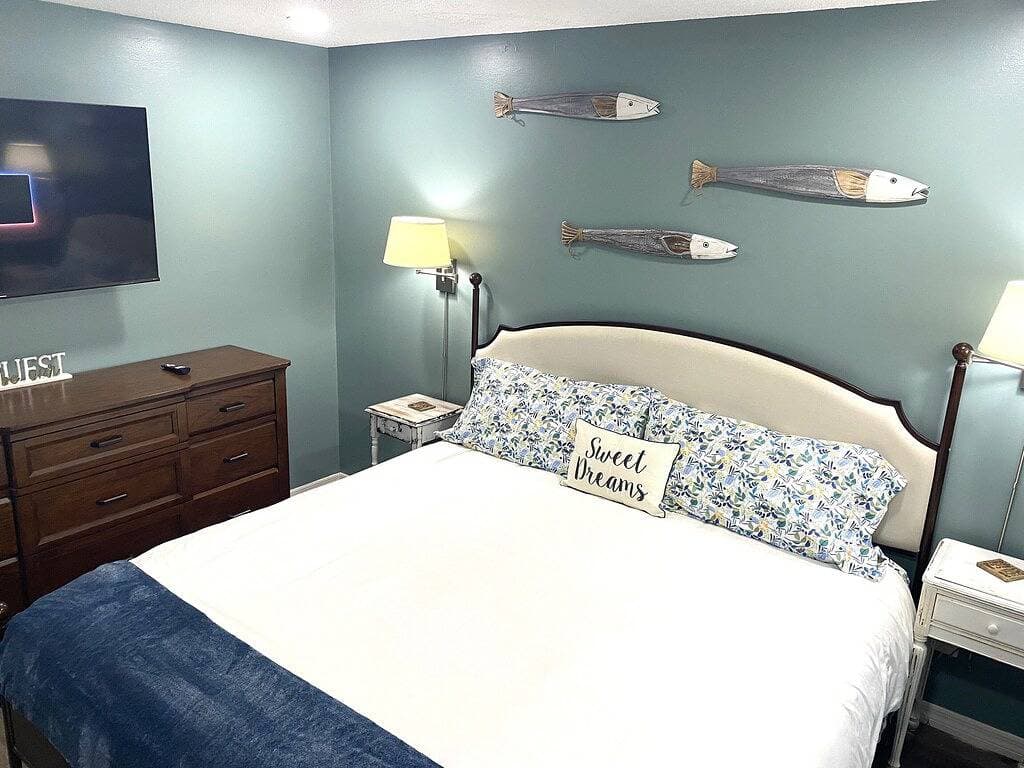 Foto 11 von 14: #3 Charming 2 Bdrm -1 Bath - Boat Parking Incl. - Convenient Location