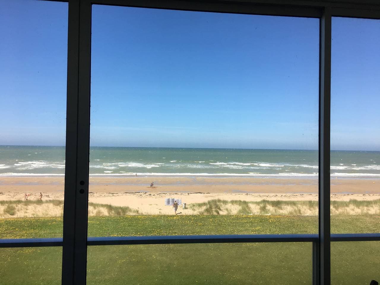 Foto 10 von 13: 2-Zimmer-Wohnung mit Meerblick, Loggia, Parkplatz und voller Ausstattung
