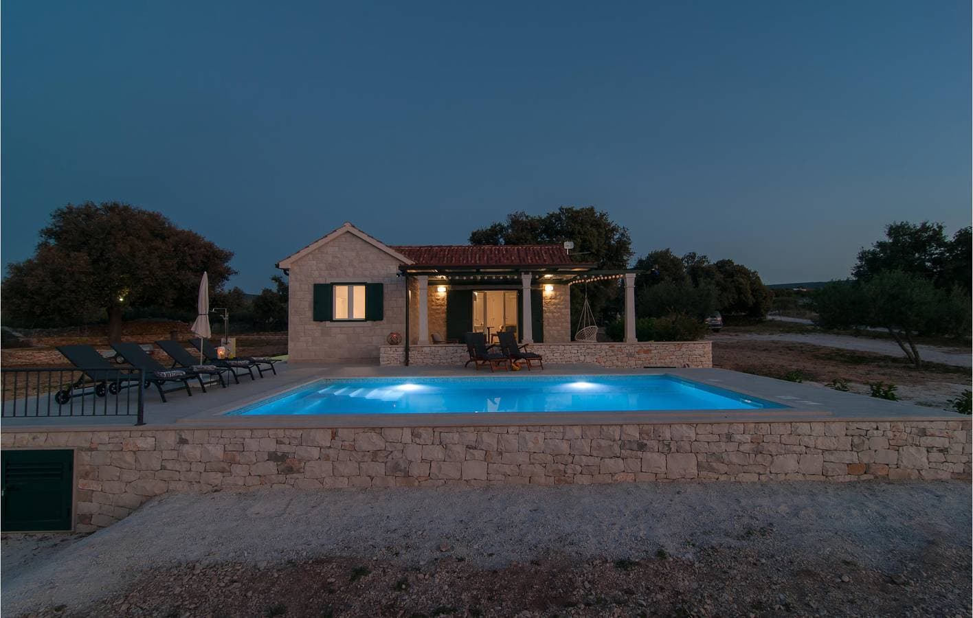 Foto 9 von 50: Gemütlich, nur 1,5 km vom Strand entfernt: Pool, WLAN, Terrasse und Parkplatz inklusive!