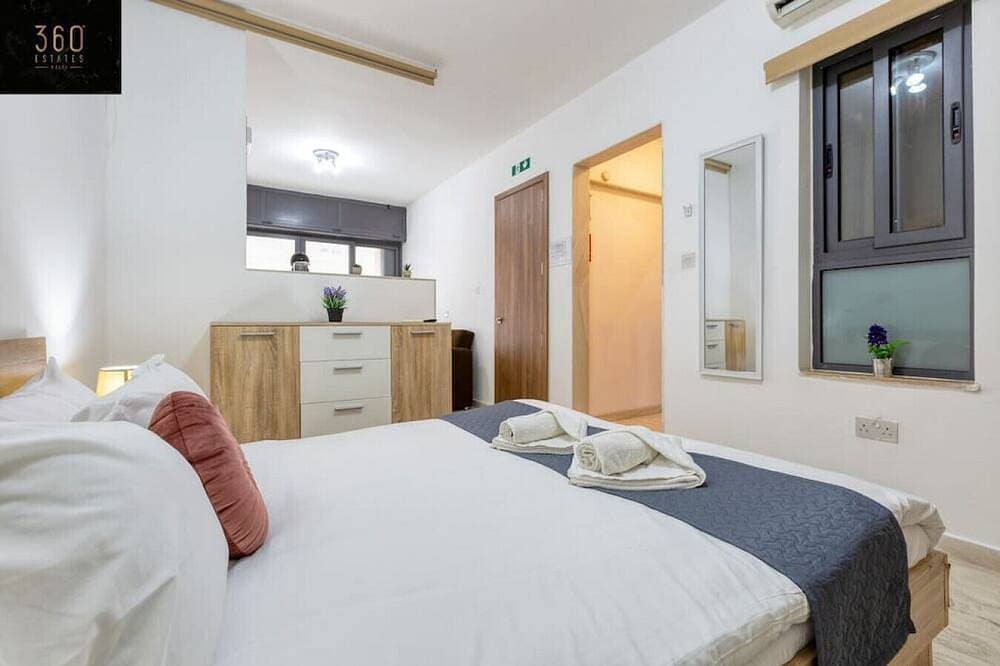 Foto 5 von 27: Spacious home with access  to roof top terrace !