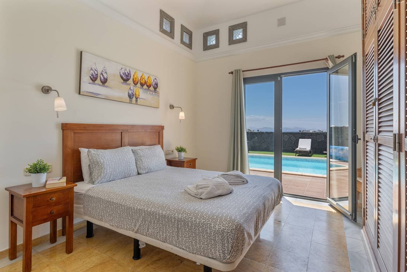 Foto 9 von 28: Villa in erster Linie La Goleta mit privatem beheiztem Pool und kostenlosem WLAN