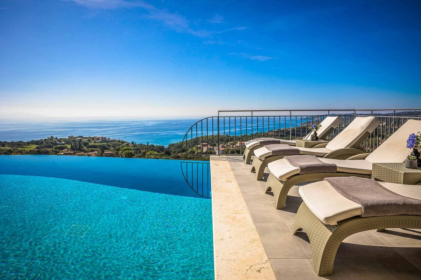 Foto 5 von 44: Villa für 8 Personen mit Terrasse