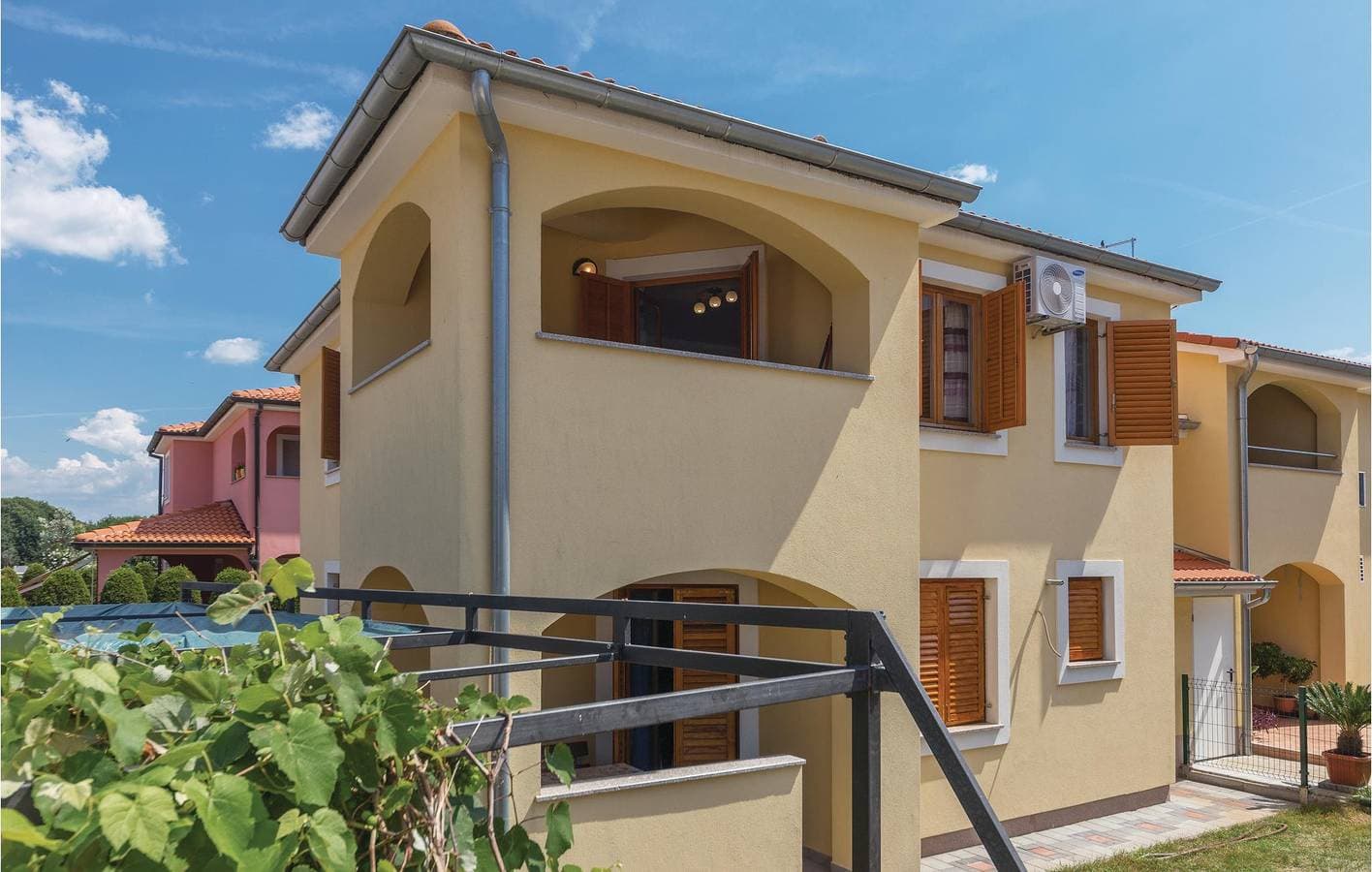Gemütliche Ferienwohnung mit Terrasse, Parkplatz und WLAN in der Nähe von Valbandon und der Küste 1